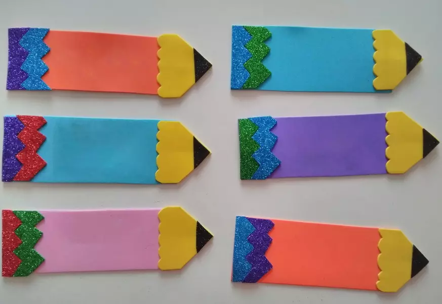 Bookmark-pencil: Origami-tetenger digawe saka kertas lan appliqué. Kepiye cara kanggo nggawe buku langkah langkah-langkah dhewe miturut rencana kasebut? 26496_7