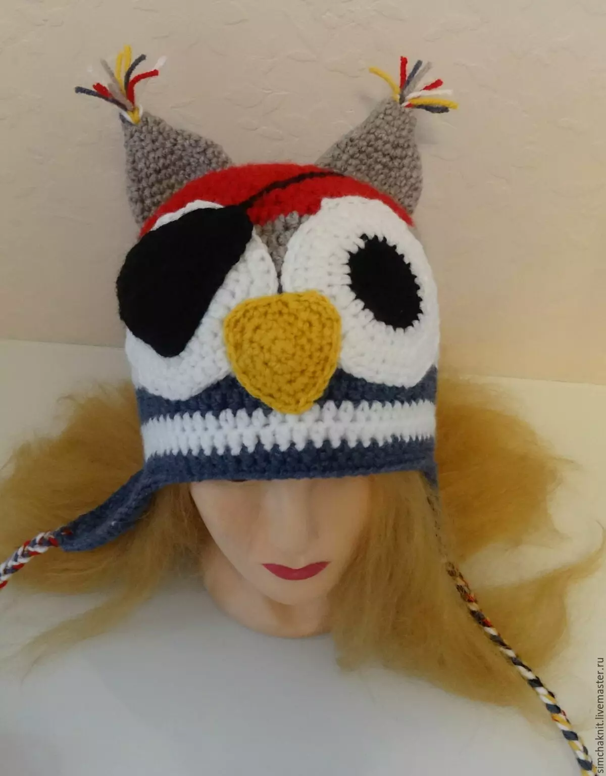 Owl Hat (35 foto): Pirate dhe zog i fjetur, modeli i të rriturve të bardhë 2650_10