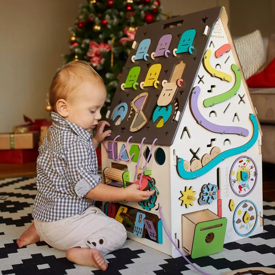 Bizeboard dengan tangan Anda sendiri (95 foto): Cara membuat papan pengembangan untuk anak-anak pada petunjuk langkah demi langkah? Komponen untuk bukaan buatan sendiri 26525_2