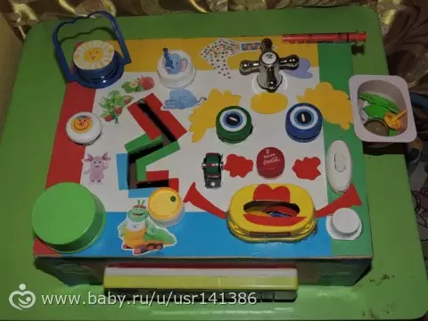 Bizeboard dengan tangan Anda sendiri (95 foto): Cara membuat papan pengembangan untuk anak-anak pada petunjuk langkah demi langkah? Komponen untuk bukaan buatan sendiri 26525_87