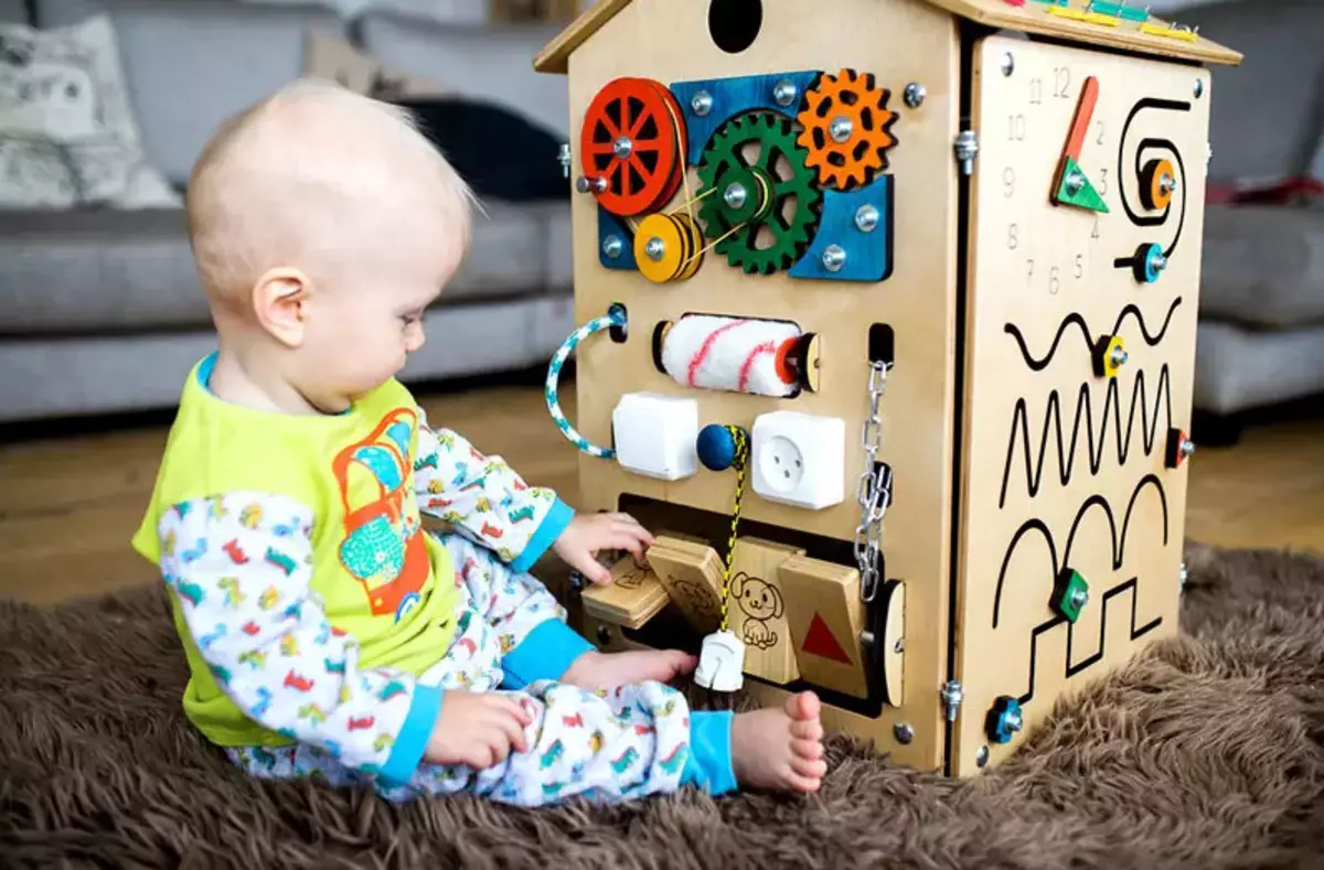 Bizeboard met jou eie hande (95 foto's): hoe om 'n ontwikkelende raad maak vir kinders op stap-vir-stap-instruksies? Komponente vir tuisgemaakte bizeboard 26525_93