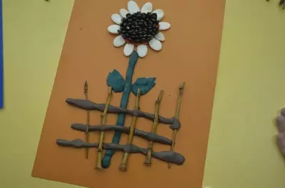 Girassol de plasticina: artesanato com sementes para crianças, modelando girassol simples com suas próprias mãos 26535_16