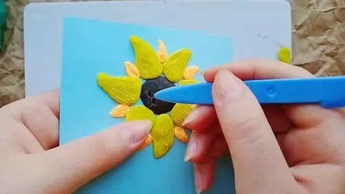 Girassol de plasticina: artesanato com sementes para crianças, modelando girassol simples com suas próprias mãos 26535_18