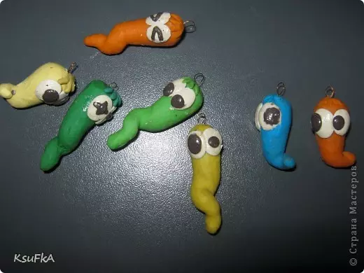 Easy Plasticine Ohrringe: Wie man Ohrringe mit den eigenen Händen kuchen? Ideen von hausgemachten schönen Luftkunststoff-Ohrringen 26537_15