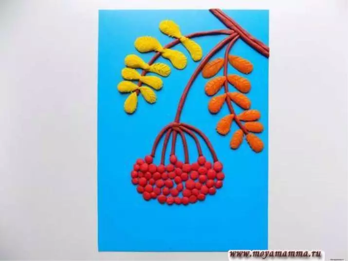 Plasticine (31 فوٹو) سے روان: گتے پر شاخوں میں شاخیں. اپنے ہاتھوں سے بڑا گروپ کیسے بنانا ہے؟ بچوں کے لئے ایک گلابی میں ریڈ روان کیسے بنائیں؟ 26540_12