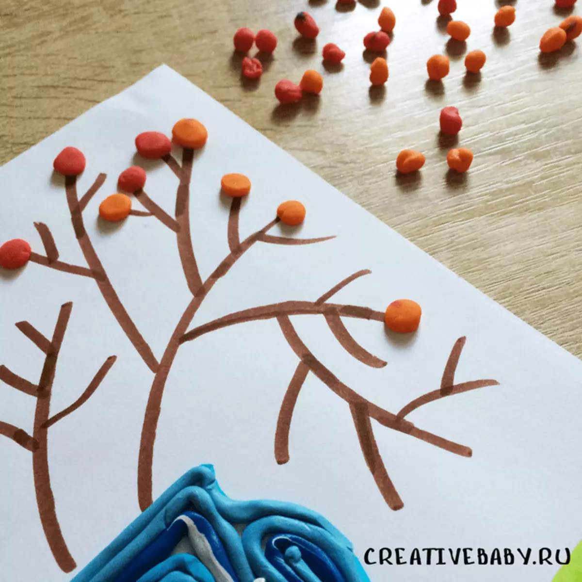Rowan from plasticine (31 photos): Improke branches on cardboard. How to make a bulk bunch with your own hands? How to make red rowan in a vase for children? 26540_28