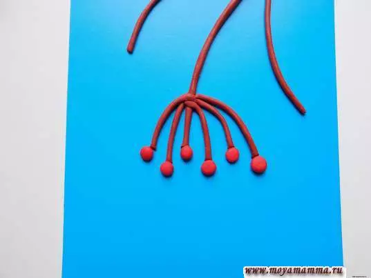 Rowan Plasticine (31 Valokuvat): Paranna konttoreita pahvilla. Kuinka tehdä irtotavarana omien kätensä? Kuinka tehdä punainen rowanin maljakko lapsille? 26540_8
