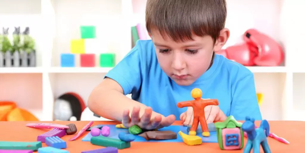 Plastmudel lastele: Crafts lastele 1, 2 ja 3 aastat. Kuidas teha lihtsaid näitajaid väikseima? Samm-sammult kirjeldus 26550_11