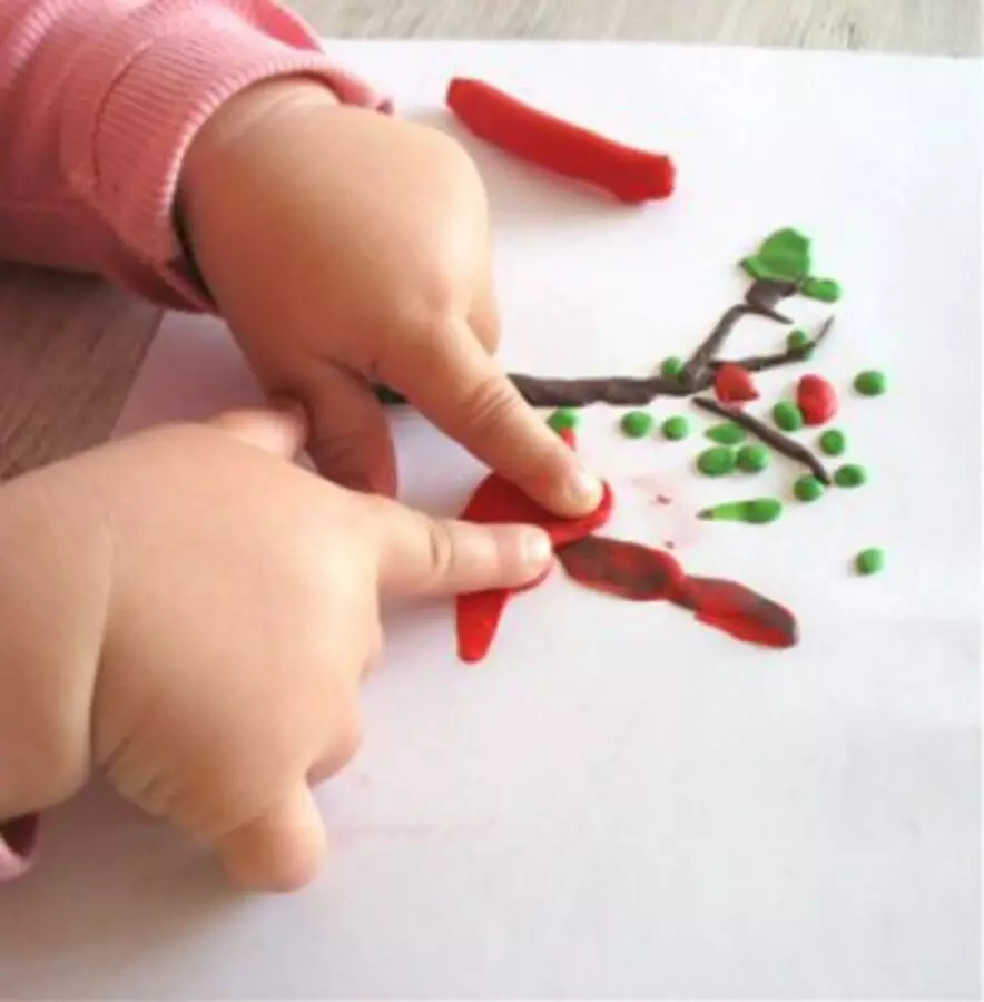 Plastmudel lastele: Crafts lastele 1, 2 ja 3 aastat. Kuidas teha lihtsaid näitajaid väikseima? Samm-sammult kirjeldus 26550_13