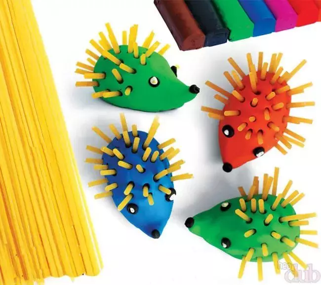 Plastmudel lastele: Crafts lastele 1, 2 ja 3 aastat. Kuidas teha lihtsaid näitajaid väikseima? Samm-sammult kirjeldus 26550_4