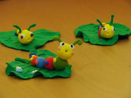 Plastmudel lastele: Crafts lastele 1, 2 ja 3 aastat. Kuidas teha lihtsaid näitajaid väikseima? Samm-sammult kirjeldus 26550_9