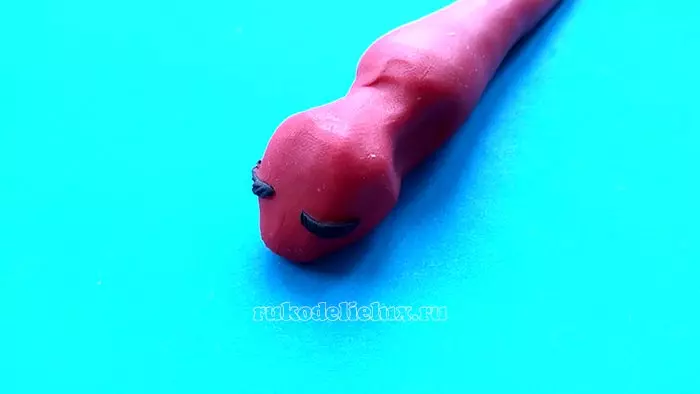 Како да направите змеј од пластилин? 55 Фото Како да ги направите рацете на слатко змеј? Како да ја извадите главата? Шеми за моделирање на чекор-по-чекор за деца 26555_18