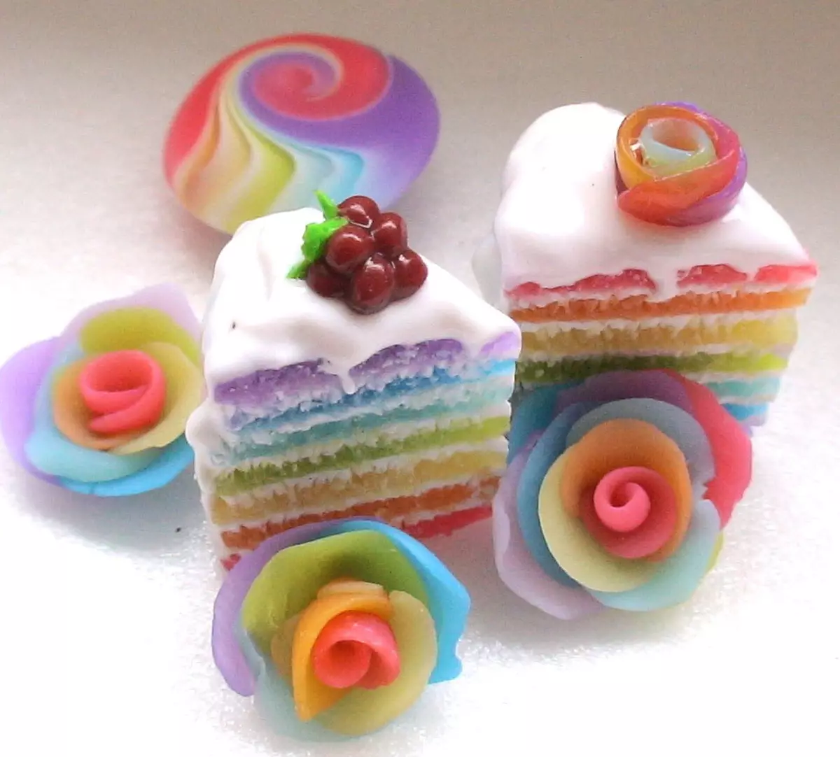 Plasticine Cake (38 Billeder): Sådan laver du en kage til børn 5-6 og 3-4 år gammel? Trin-for-trin Beskrivelse af modellering og smukke eksempler på håndværk 26561_13