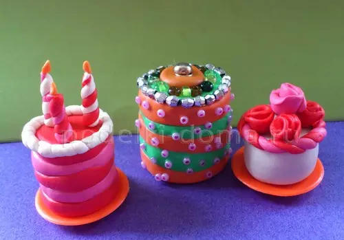 Plasticinetaart (38 foto's): Hoe maak je een taart voor kinderen van 5-6 en 3-4 jaar oud? Stapsgewijze beschrijving van modellering en prachtige voorbeelden van ambachten 26561_5