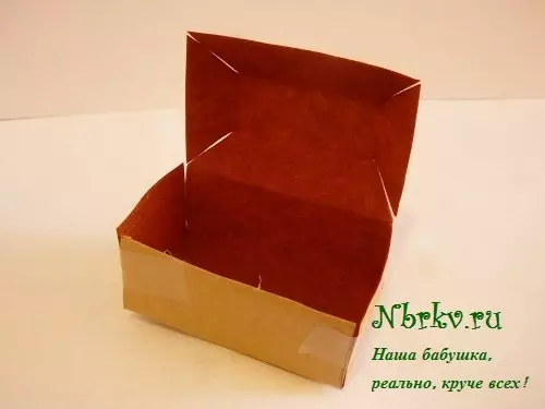 Malachite Plasticelox box (28 fotek): Jak provést základ s vlastními rukama? Jak udělat imitaci malachitu na kartonu? Co vypadá box po práci? 26574_11