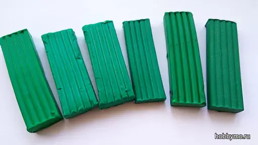 Malachite plasticine box (28 photos): how to make the basis with your own hands? How to make the imitation of malachite on cardboard? What does a box look like after work? 26574_4