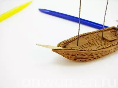 سفينة البلاستيسين: كيفية جعل قارب عسكري للأطفال؟ كيفية جعل سفينة القراصنة بيديك في مراحل؟ خطوة إلى خطوة المراكب الشراعية 26582_17
