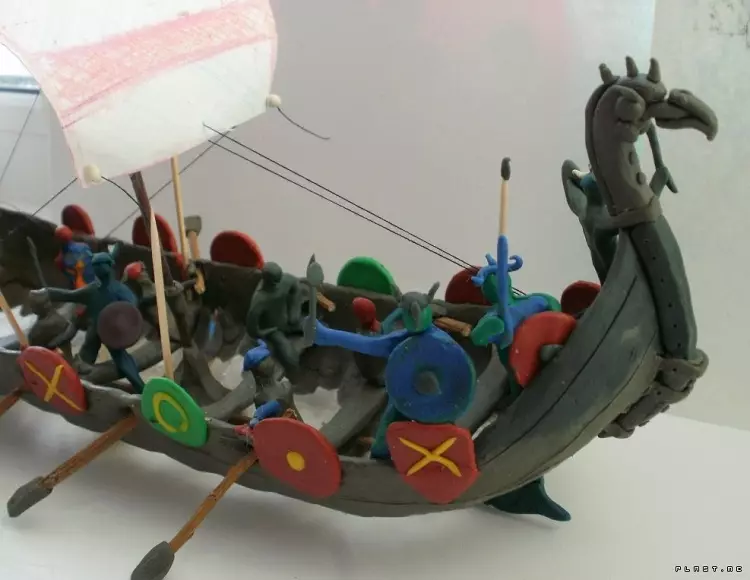 Plastilinas laivas: kaip padaryti karinį valtį vaikams? Kaip padaryti piratų laivą su savo rankomis etapuose? Žingsnis į žingsnį burlaivis 26582_2