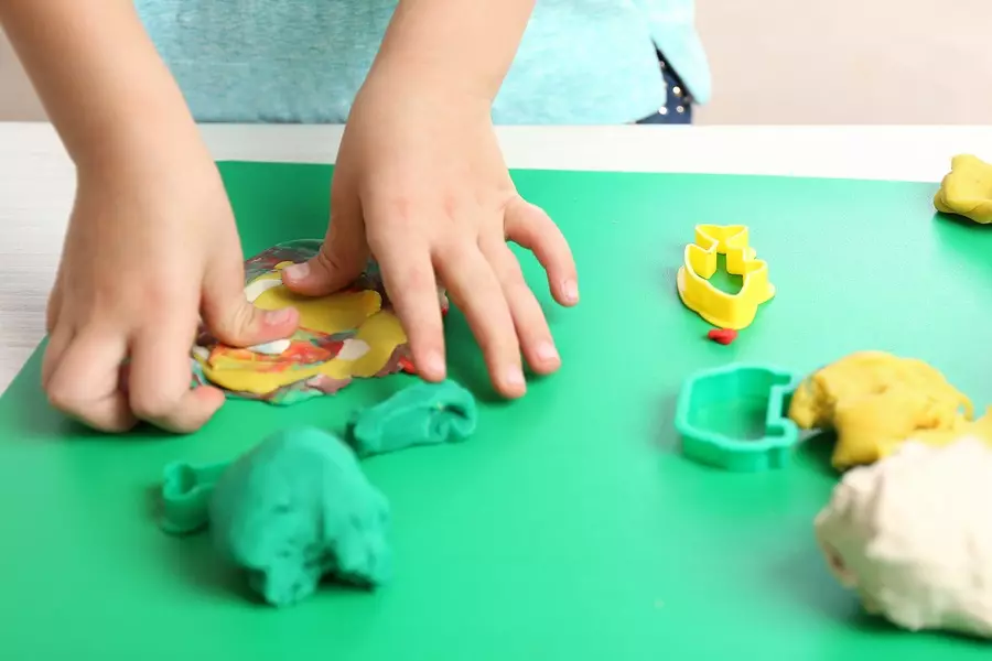 Monștrii din plasticină: Cum să sculptați monștri înfricoșători copiilor? Funny Monster Model etape. Cum să faci cifre diferite pentru copii? 26583_8