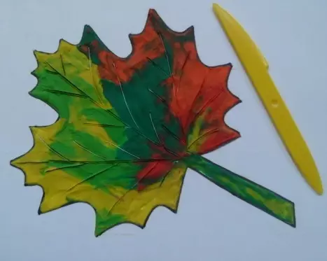 Podzimní řemesla z Plastelíny: Co vyřezávat na téma podzim do mateřské školy? Javorový list modelu a podzimní dárky s dětmi, lesy z plastelíny 26584_10