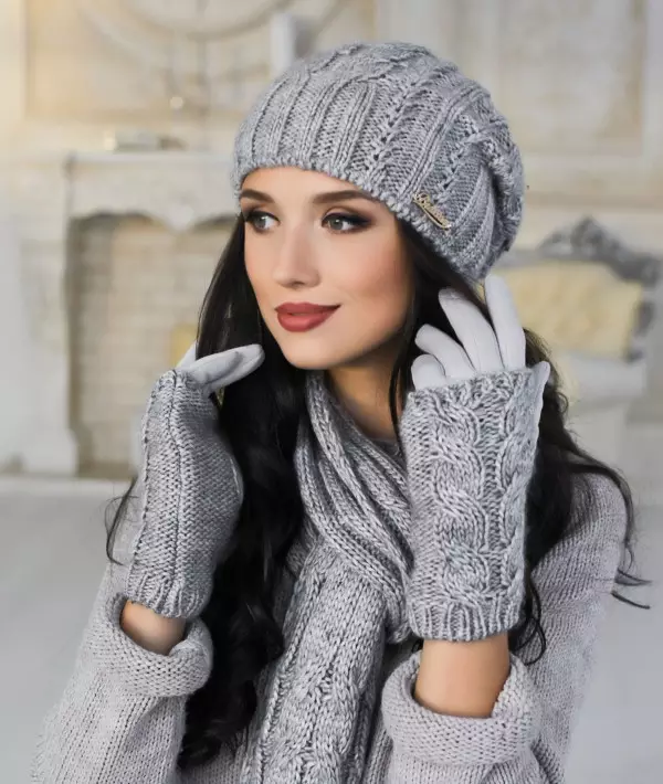 Set: female hat, gloves and scarf (49 photos): set with logo, female knitted mittens in the set 2658_2
