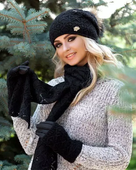 Set: female hat, gloves and scarf (49 photos): set with logo, female knitted mittens in the set 2658_29