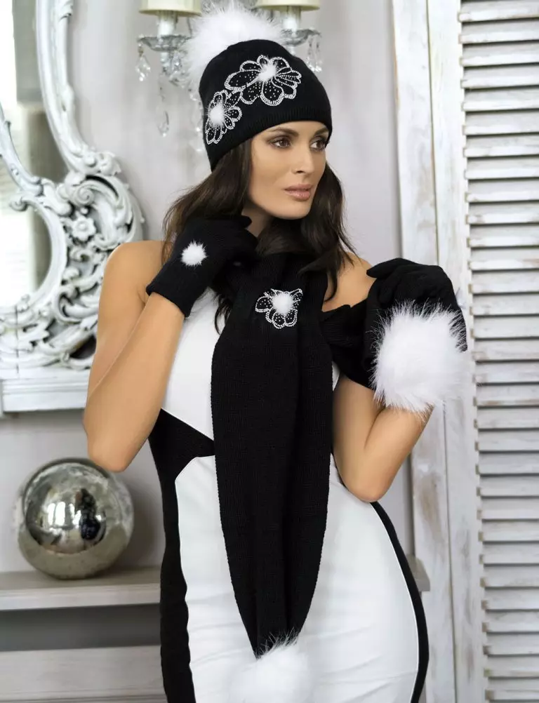 Set: female hat, gloves and scarf (49 photos): set with logo, female knitted mittens in the set 2658_47