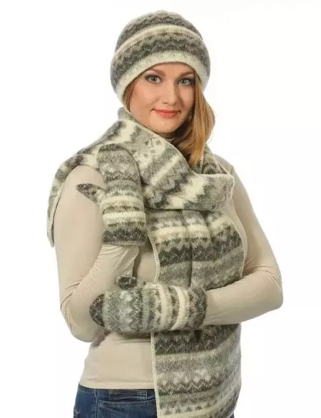 Set: female hat, gloves and scarf (49 photos): set with logo, female knitted mittens in the set 2658_48