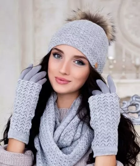 Set: female hat, gloves and scarf (49 photos): set with logo, female knitted mittens in the set 2658_49