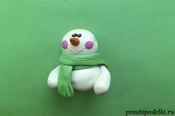 Bonhomme de neige en pâte à modeler: Comment faire sur carton et faire un bonhomme de neige en vrac pas à pas pour les enfants? 26594_16