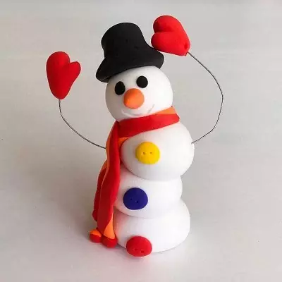 Snowman diperbuat daripada plasticine: bagaimana membuat kadbod dan membuat langkah salji pukal demi langkah untuk kanak-kanak? 26594_4