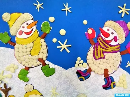 Snowman aus Plastiks gemaach: Wéi eng Karton maachen an e bulk Schnéimännchen Schrëtt fir Kanner ze maachen? 26594_6