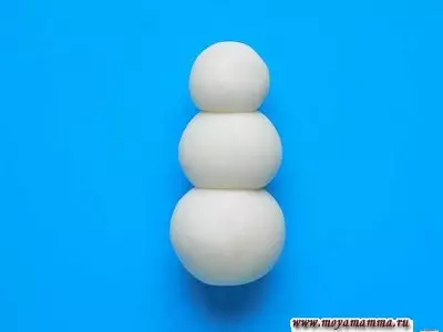 Snowman terbuat dari plastisin: bagaimana membuat pada karton dan membuat curah salju langkah demi langkah untuk anak-anak? 26594_7