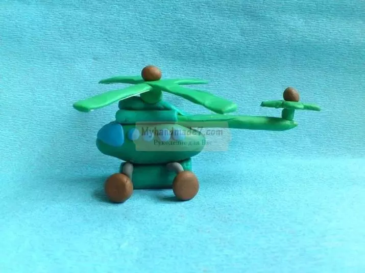 Plastirni helikopter: Kako napraviti djecu? Kako napraviti vojni helikopter u fazama? Modeliranje po korak sa vrata veselog helikoptera Helly 26607_2