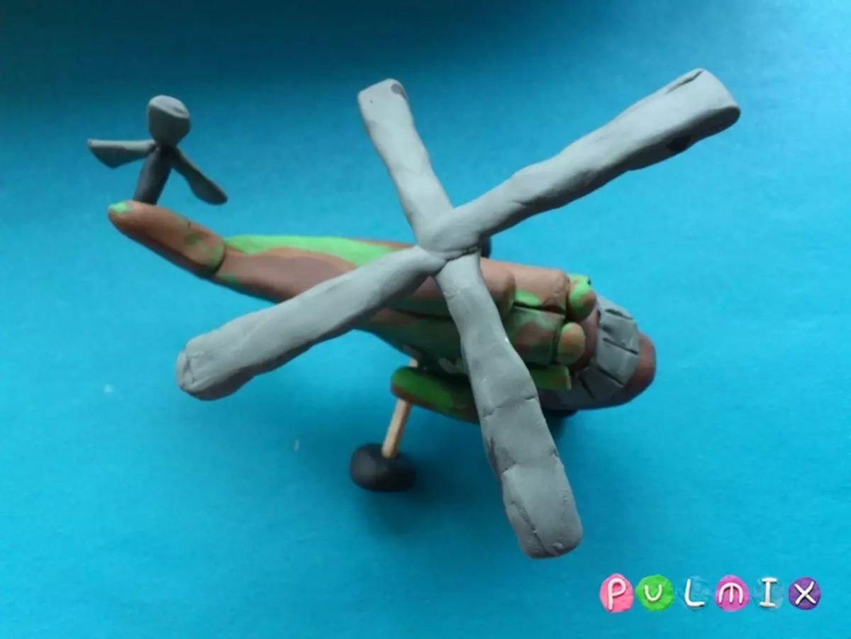 Военный самолет из пластилина