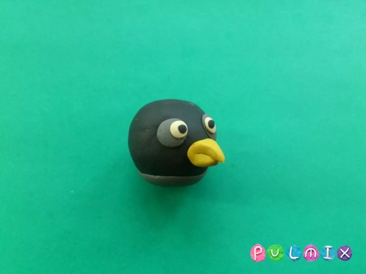 Angry Birds kusukela Plasticine: zendlela yokwenza Umfanekiso ikhadi RED? Lepim izinyoni okubi step by step. Indlela yokwenza yezandla ezahlukene izingane? 26612_14