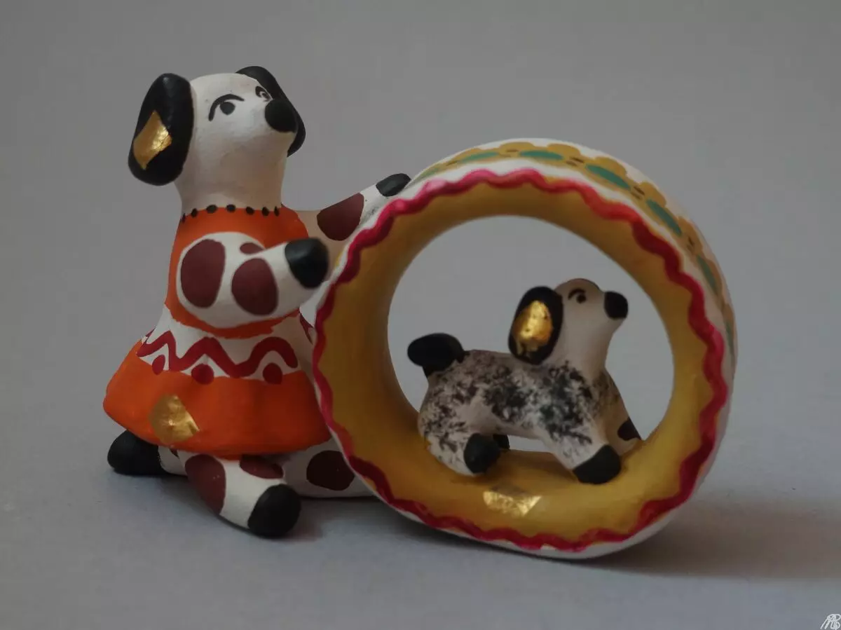 Dymkovskaya играчка од пластистина (54 фотографии): Фавоуд патки од коза и коњи, дами, птици и појаснување, петел и занаети врз основа на dymkovsky играчки 26613_44