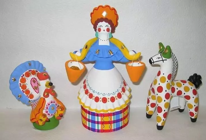 Dymkovskaya igračka iz plastiline (54 fotografije): Phaod patke od koze i konja, dame, ptice i pojašnjenje, korektori i zanata zasnovani na igračacima Dymkovsky 26613_46