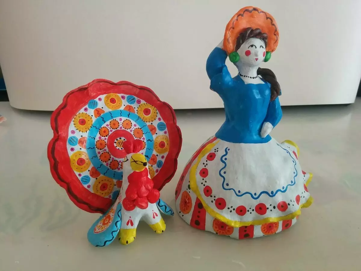 Dymkovskaya Toy van Plasticine (54 foto's): Phaood eende van bok en perde, dames, voëls en verduideliking, haan en kunsvlyt gebaseer op Dymkovsky speelgoed 26613_51