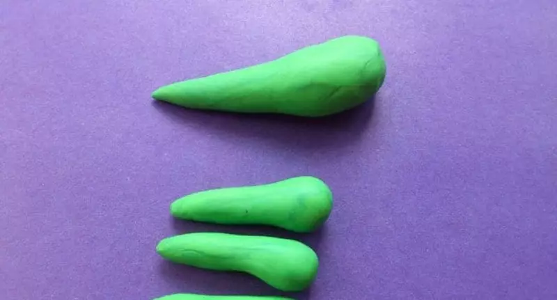 Ular gorynych dari plasticine (21 foto): Bagaimana untuk membuatnya dengan tangan anda sendiri dengan senyap yang diam? Bagaimana untuk melangkah memakan pemetaan pada kanak-kanak kadbod? Idea lain. 26621_19