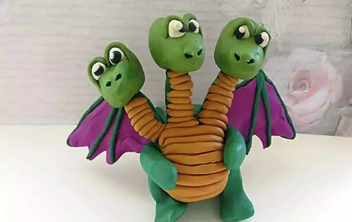 plasticine에서 뱀 Gorynych (21 개 사진) : 자동으로 자신의 손으로 만드는 방법을 단계별로? 어떻게 판지 어린이 바이 패스 매핑 단계? 다른 아이디어 26621_3