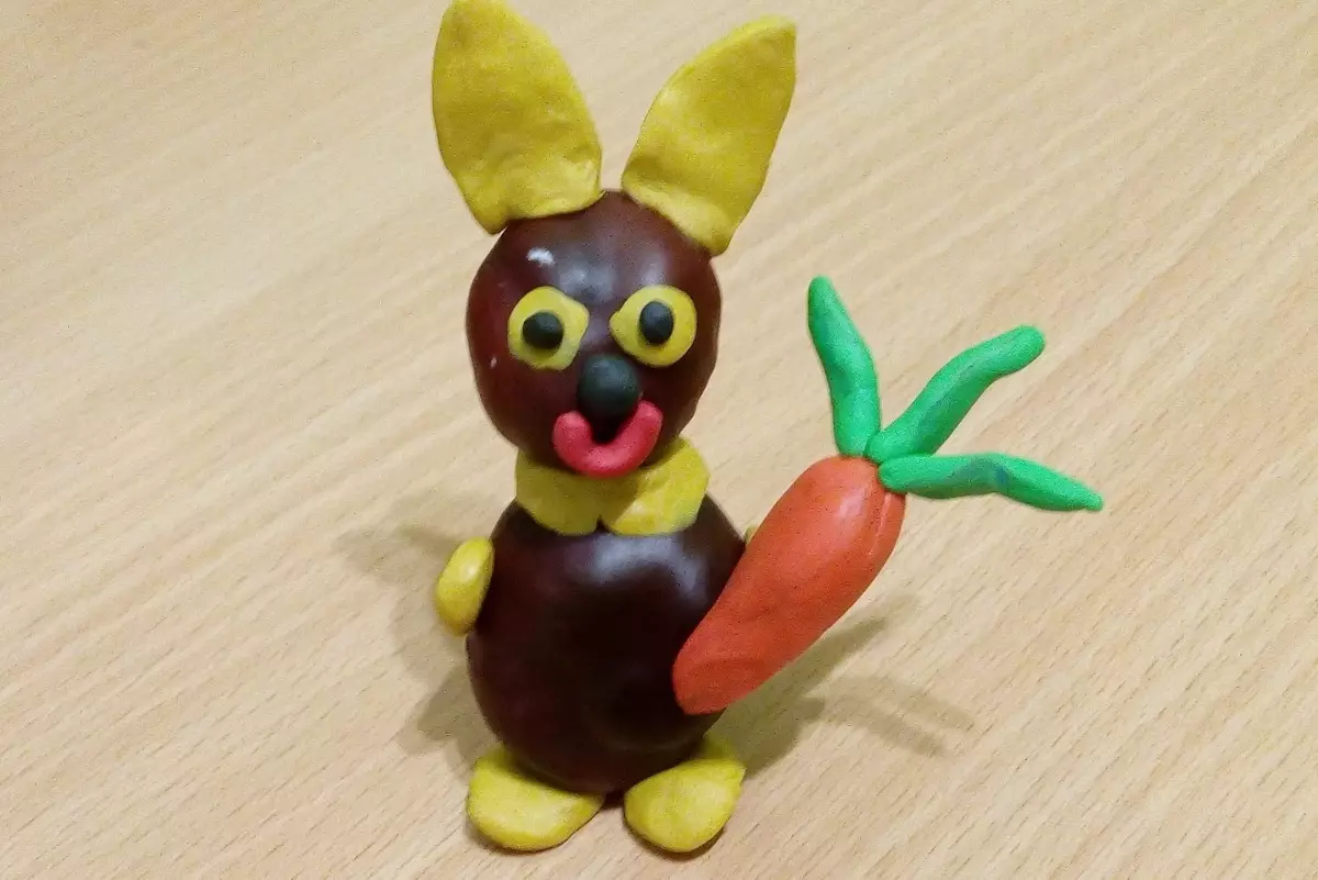 kestane we plasticine (51 Suratlar) gelen Crafts: nähili çaga bir aýy we baykuş etmek üçin? Kömelek modelleme we öz elleri bilen Larva, haýwanlary we örümcekler nemli 26623_21