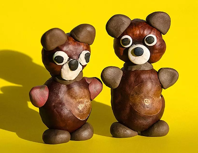 Kerajinan dari chestnut dan plasticine (51 foto): Cara membuat anak-anak beruang dan burung hantu? Pemodelan jamur dan ulat dengan tangan mereka sendiri, hewan lembab dan laba-laba 26623_5