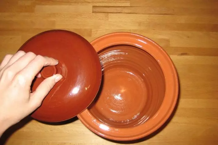 Clay Potter (45 bilder): Är det möjligt att tvätta potten för att baka i diskmaskinen? Stora och andra krukor av lera. Hur man målar dem och är det möjligt att värma upp i mikrovågsugnen? 26629_39