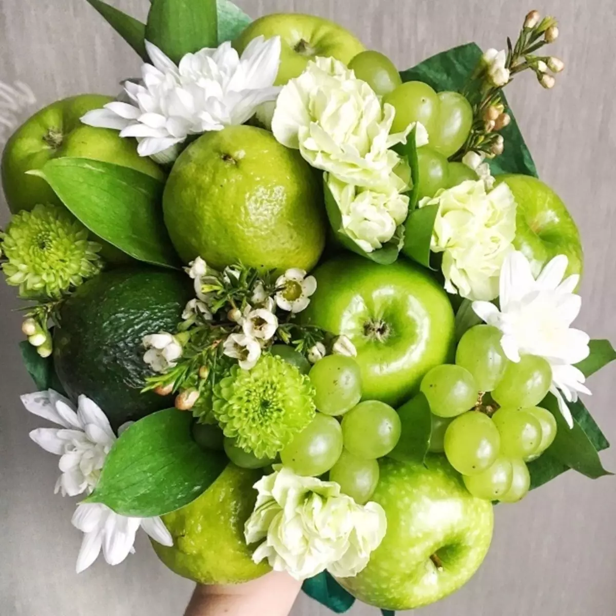 Ramos de flores para las mujeres hágalo usted mismo: opciones inusual cumpleaños, ramos de flores frescas de la mujer de los cosméticos y los ramos de flores originales de regalo con café 26640_19