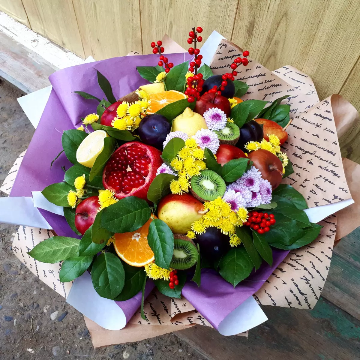 Bouquets maka ụmụ nwanyị na-eme ya: nhọrọ ụbọchị ọmụmụ, ụmụ nwanyị dị jụụ site na ihe ịchọ mma na kọfị mbụ 26640_4