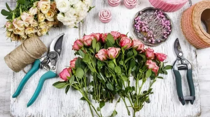 Kukkakimmat naisille tekevät sen itse: epätavallinen syntymäpäivä vaihtoehtoja, naisten viileät kukkakimppuja kosmetiikasta ja alkuperäisistä lahjakkaista kukkakimppuja kahvia 26640_7