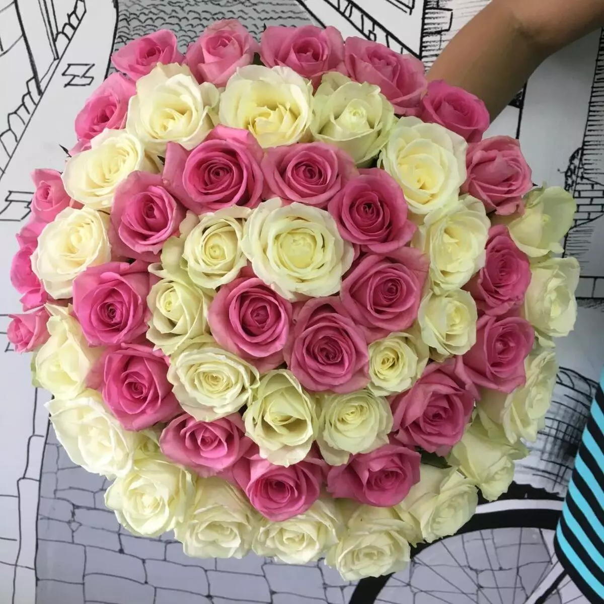 Spiral Bouquet Assembly Technique: En trinnvis krets av en bukett med roser og andre farger for nybegynnere, kompilering av en rund bukett 26646_6
