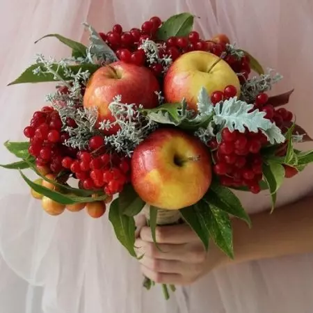 Букети јабука (43 фотографије): Како их направити својим властитим рукама корак по корак јабуке и почетнике боја? Јесењи букет јабука са лимуном и мандаринима, са наранџама и другим плодовима 26647_24