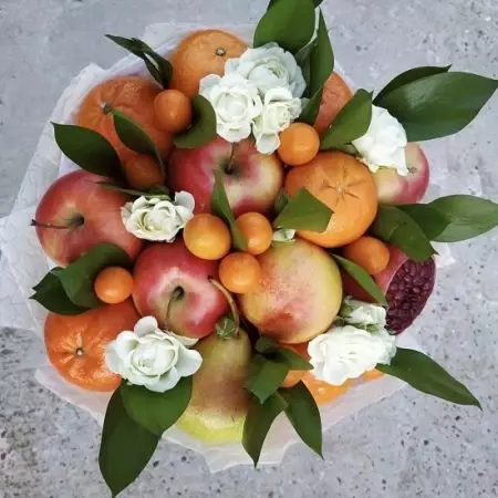 Bouquets vun Äppel (43 Fotoen): Wéi se mat Ären eegenen Hänn Schrëtt fir Schrëtt vun Äppel a Faarwen Ufänger maachen? Hierscht Bouquet vun Äppel mat Zitroun an Tangerinnen, mat Orangen an aner Friichten 26647_27